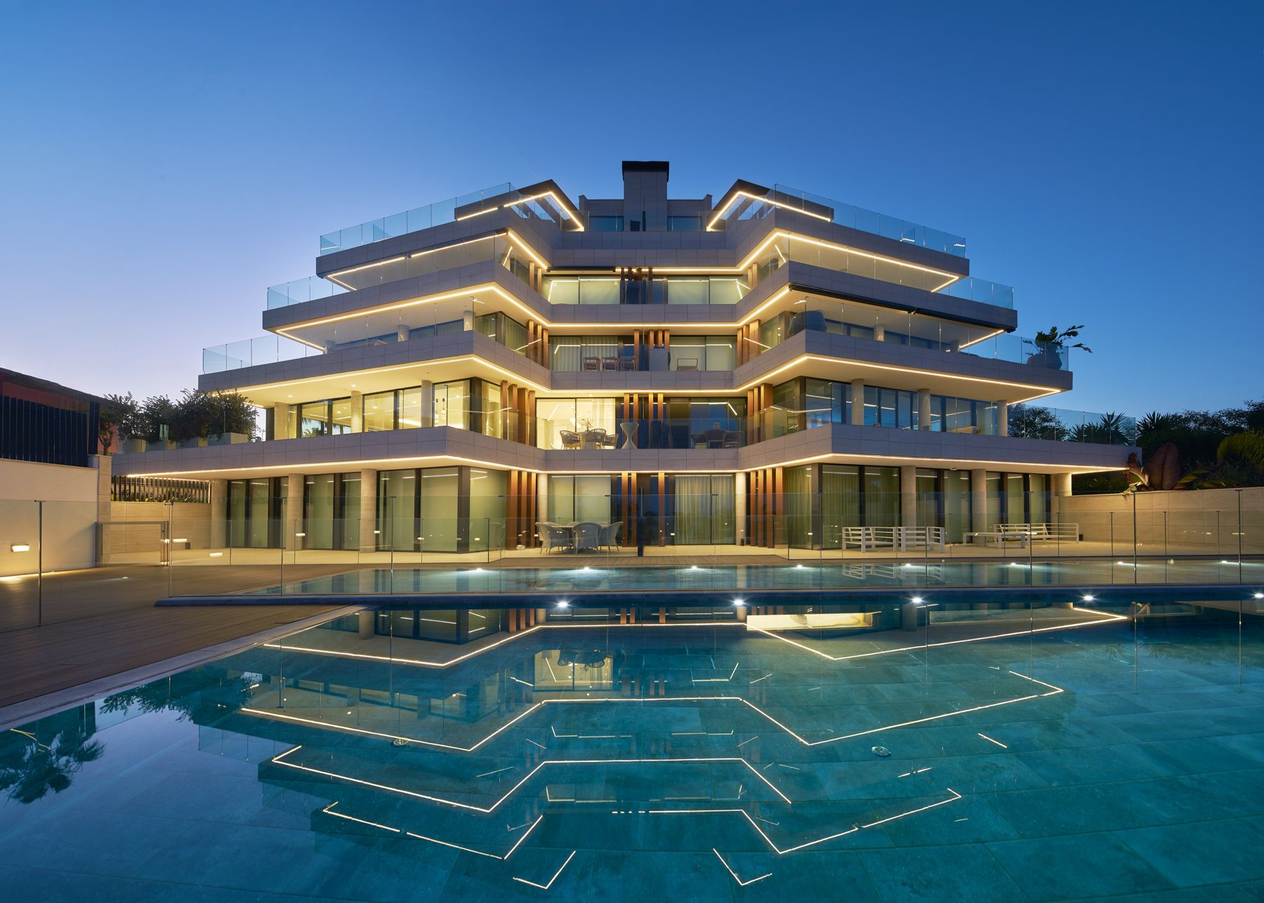 Entrance hall in first-floor 3-bedroom new-build apartment, Guadalobón, Estepona