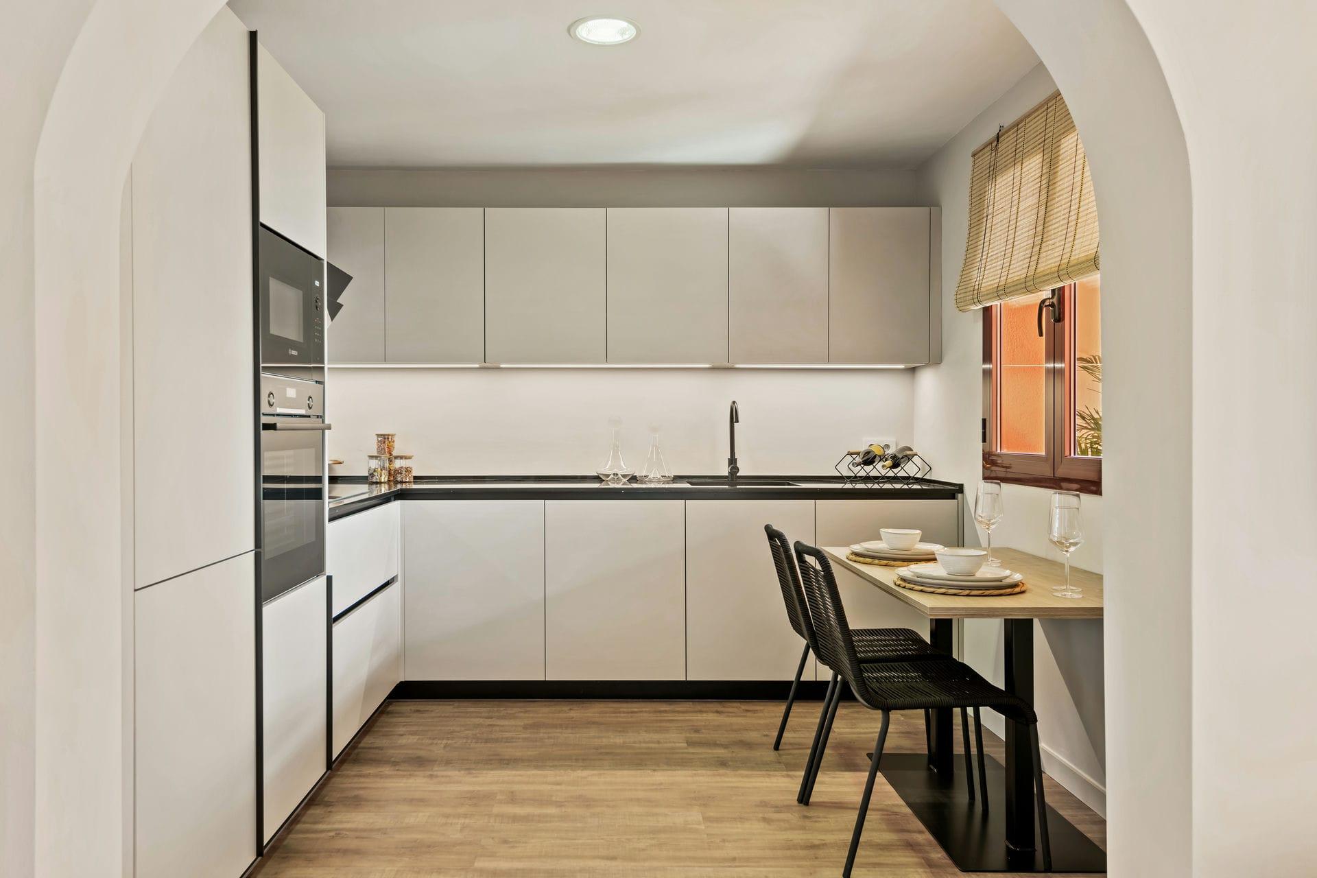 Hallway showing interior layout, new-build apartment, Cortés, Benahavis