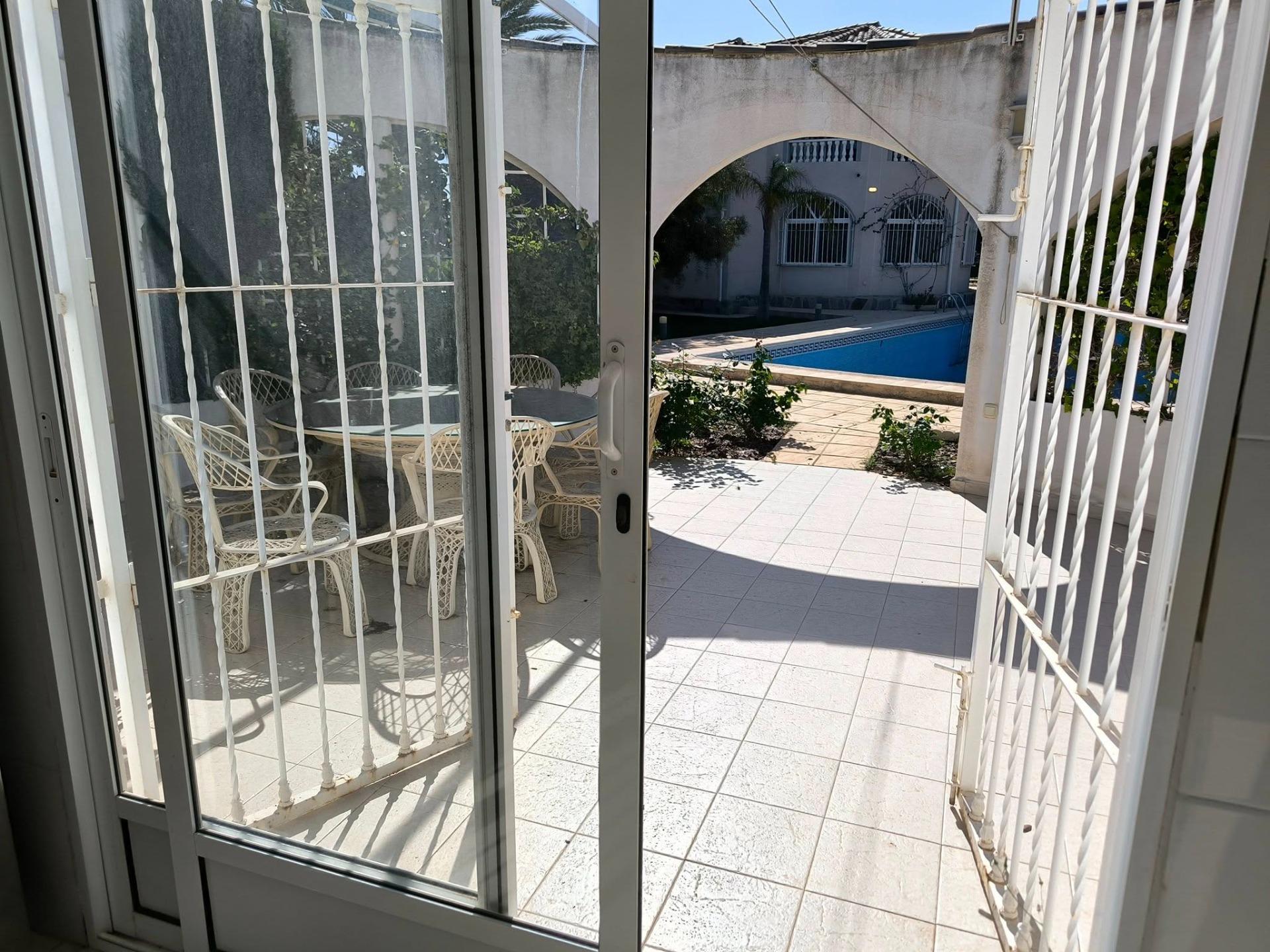 Interior room with window and natural light in villa, La Siesta, Torrevieja