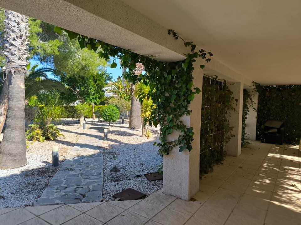 Dining area in 5-bedroom villa, La Siesta, Torrevieja