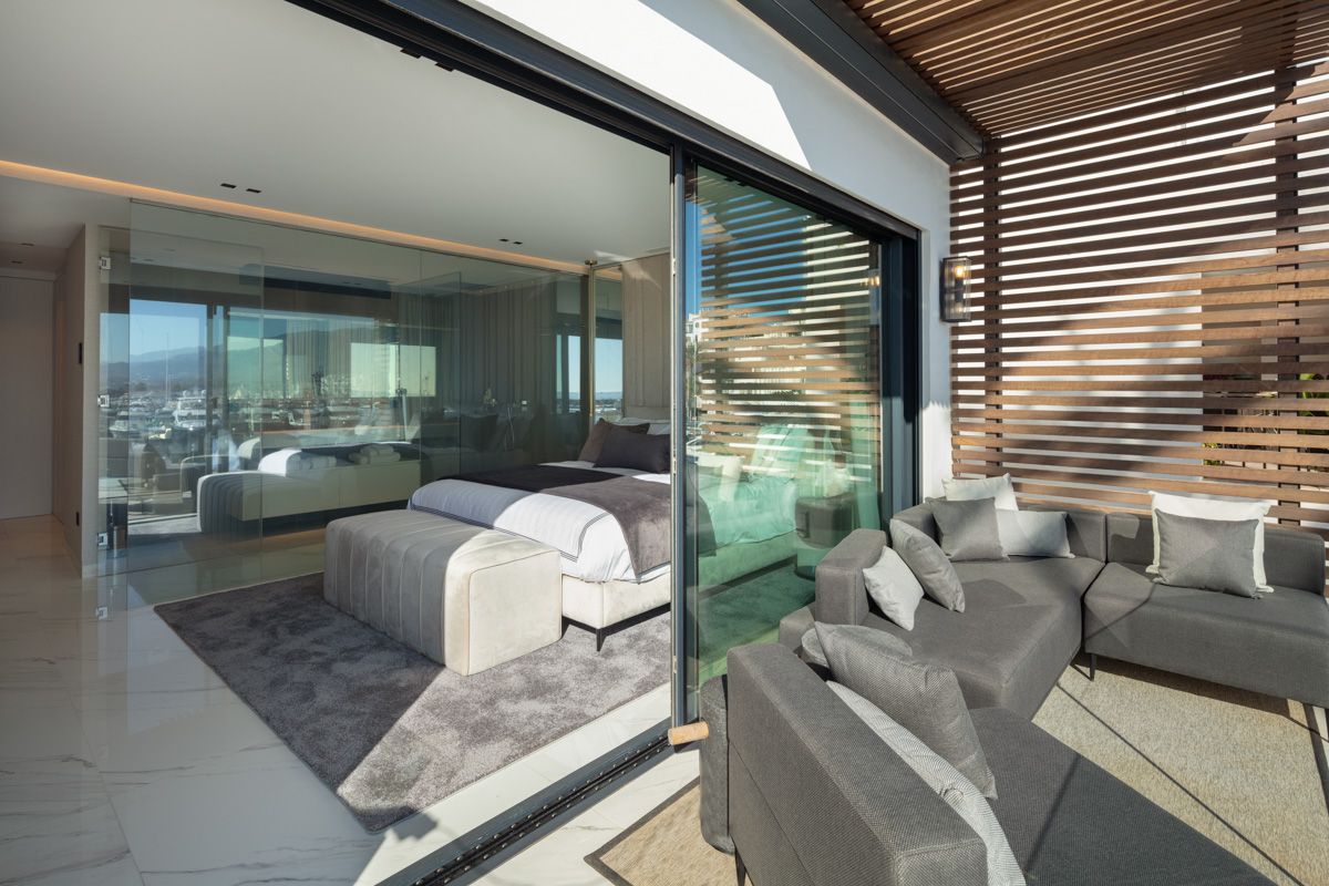 Fitted kitchen with integrated appliances in new-build apartment, Puerto, Marbella