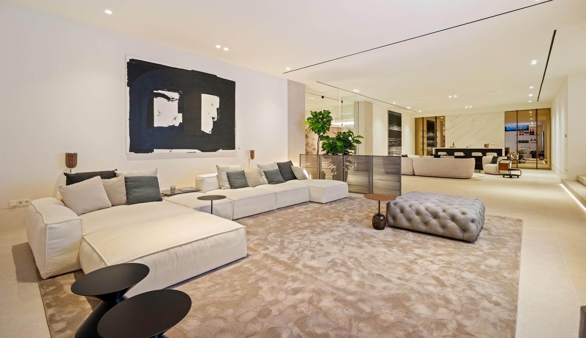Upper-floor landing area with large-format tile flooring, new-build villa, La Quinta, Benahavis