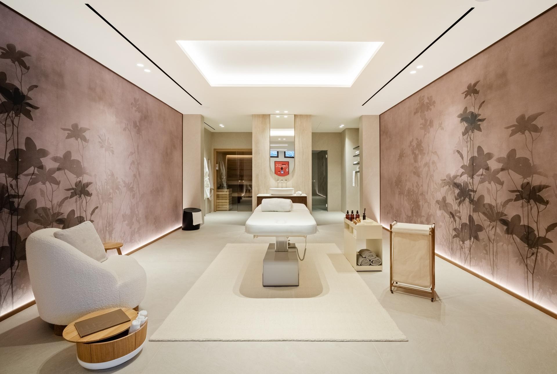 En-suite shower room, 5-bedroom new-build villa, La Quinta, Benahavis