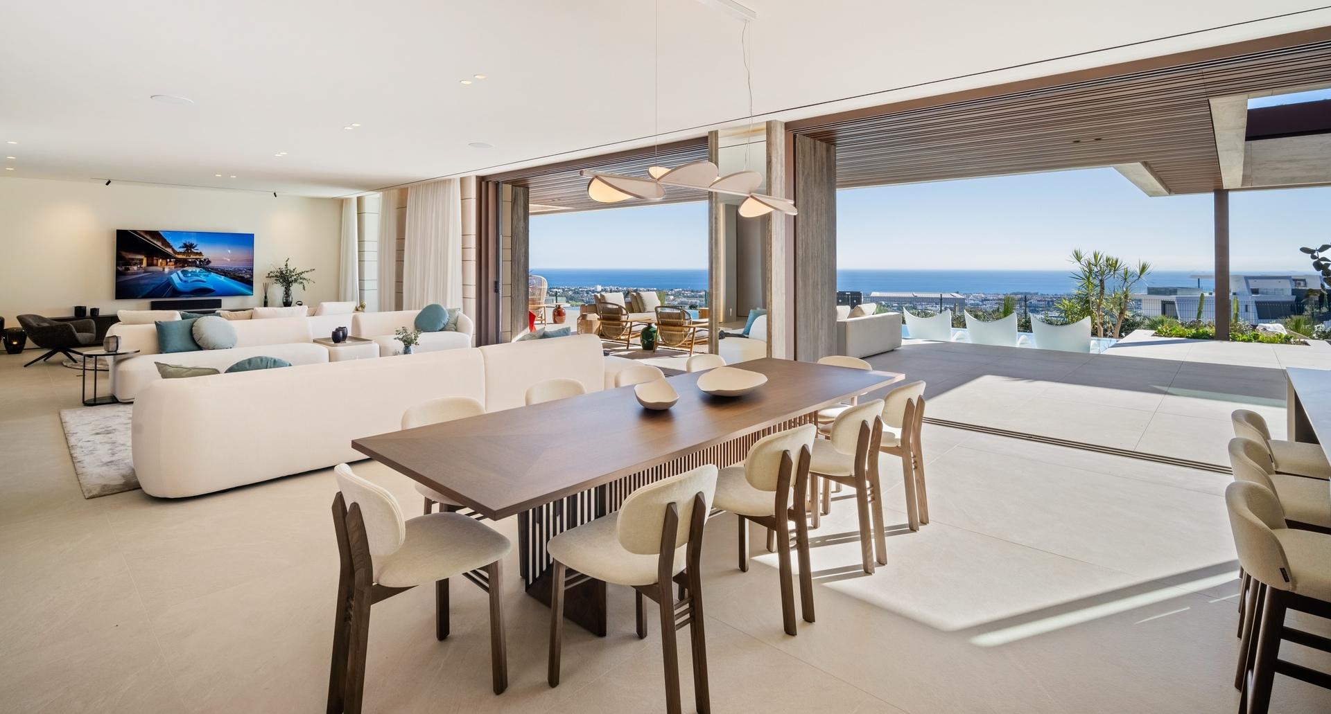 Open-plan kitchen and dining area in new-build villa, La Quinta, Benahavis