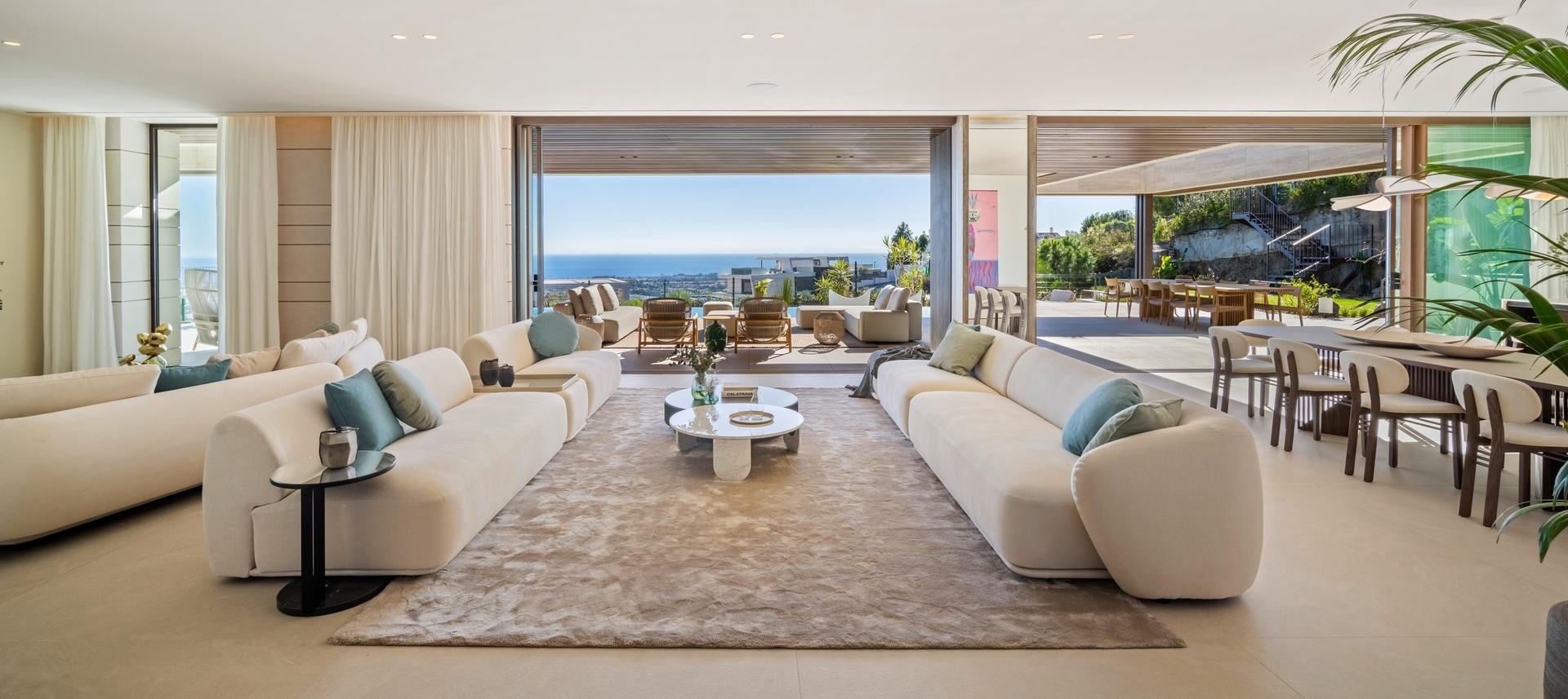 Master bedroom interior with built-in wardrobes, 5-bedroom villa, La Quinta, Benahavis