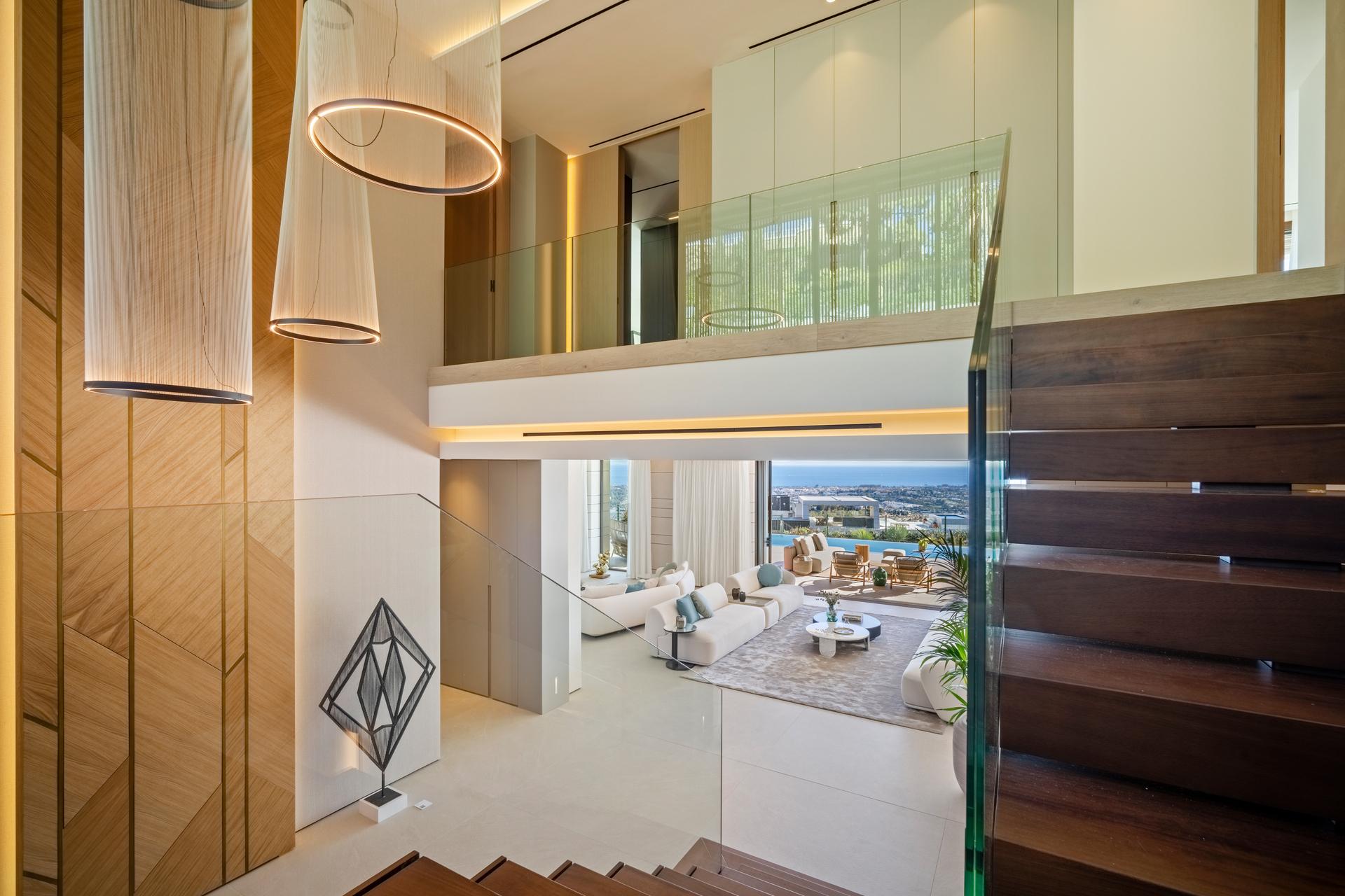 En-suite bathroom with walk-in shower, new-build villa, La Quinta, Benahavis