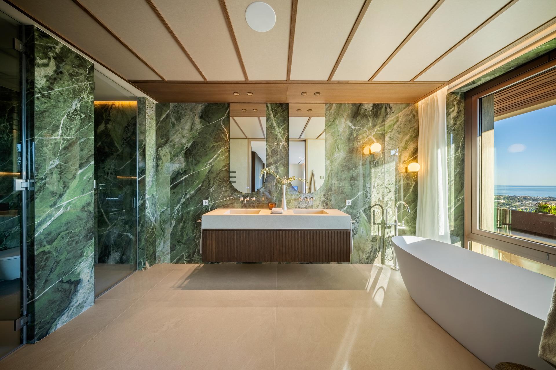 Covered terrace with outdoor seating area, new-build villa, La Quinta, Benahavis