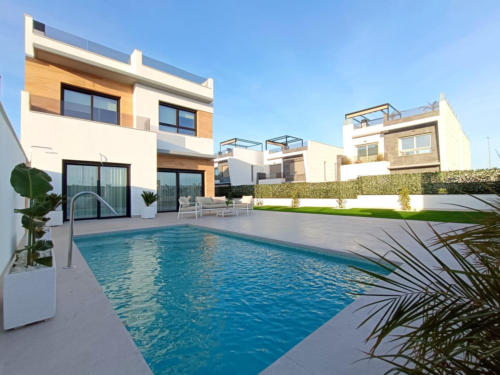 Front facade of new-build villa on residential street in Pueblo 4, Benijofar