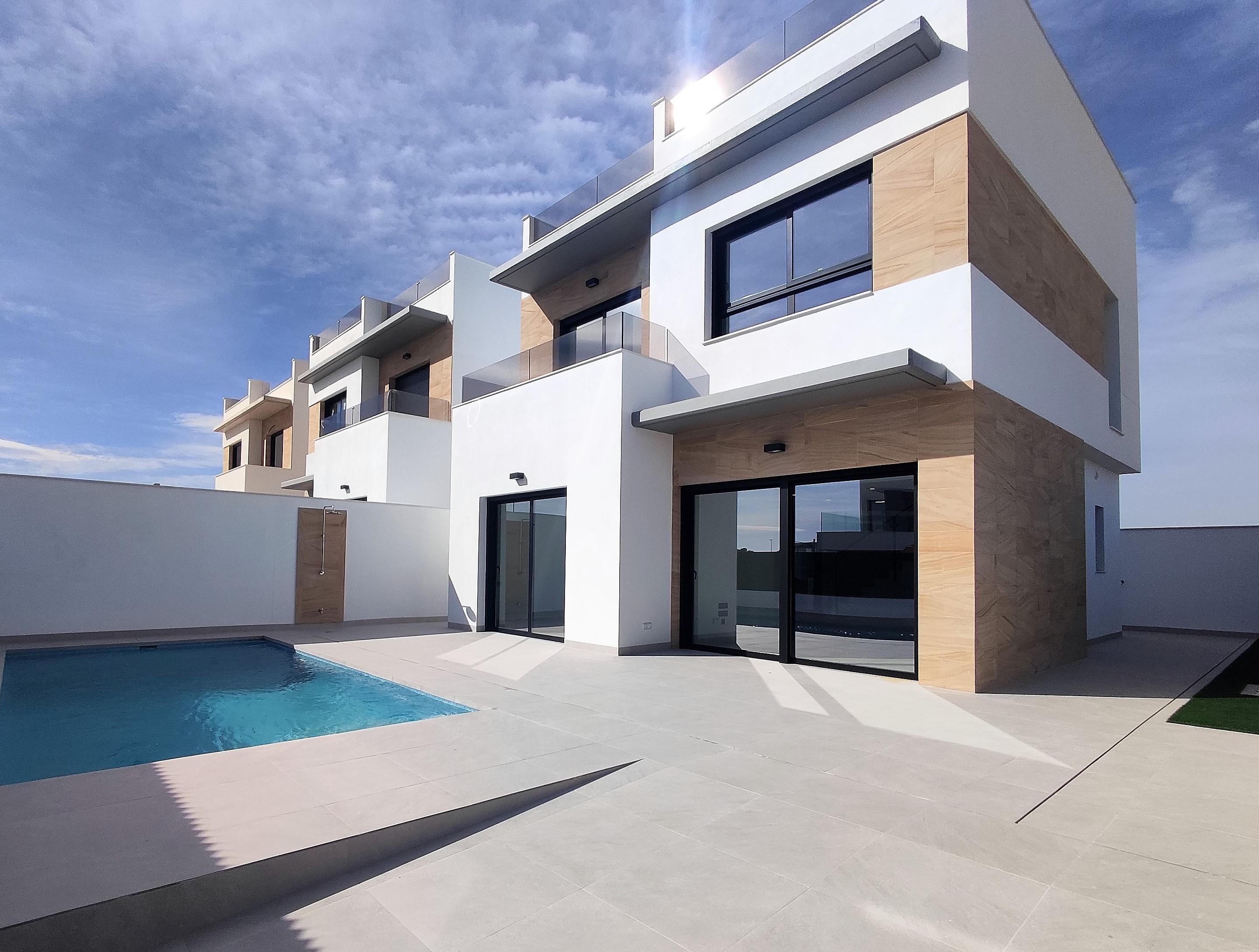 Rear garden showing extent of 157m² private plot, new-build villa, Benijofar