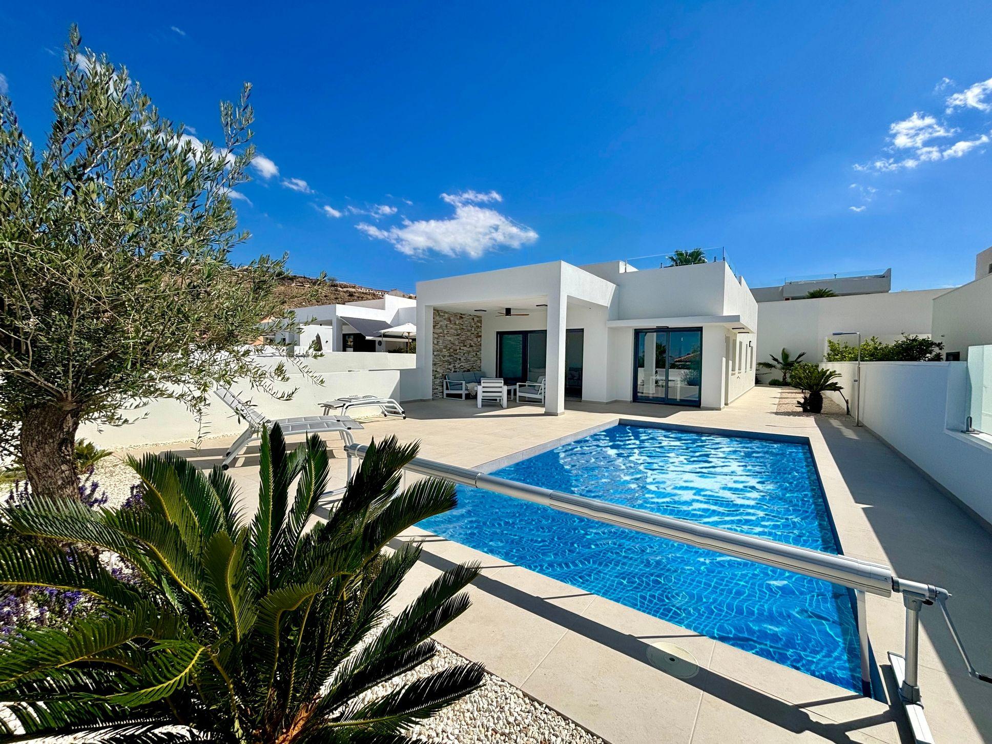 Front facade of 3-bedroom new-build detached villa showing entrance and rendered exterior, Centro de la Ciudad Quesada