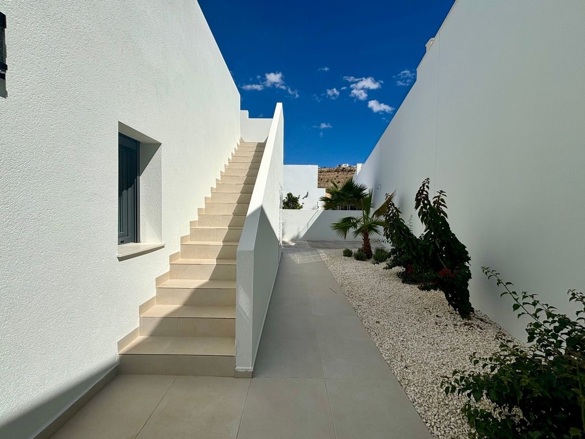 Plot boundary fence and garden perimeter, new-build villa, Centro de la Ciudad Quesada