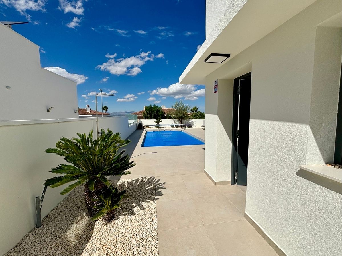 Street context and neighbouring properties around new-build villa, Centro de la Ciudad Quesada