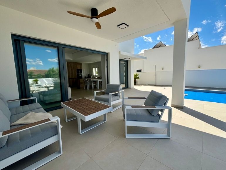 External render finish detail on new-build detached villa, Centro de la Ciudad Quesada