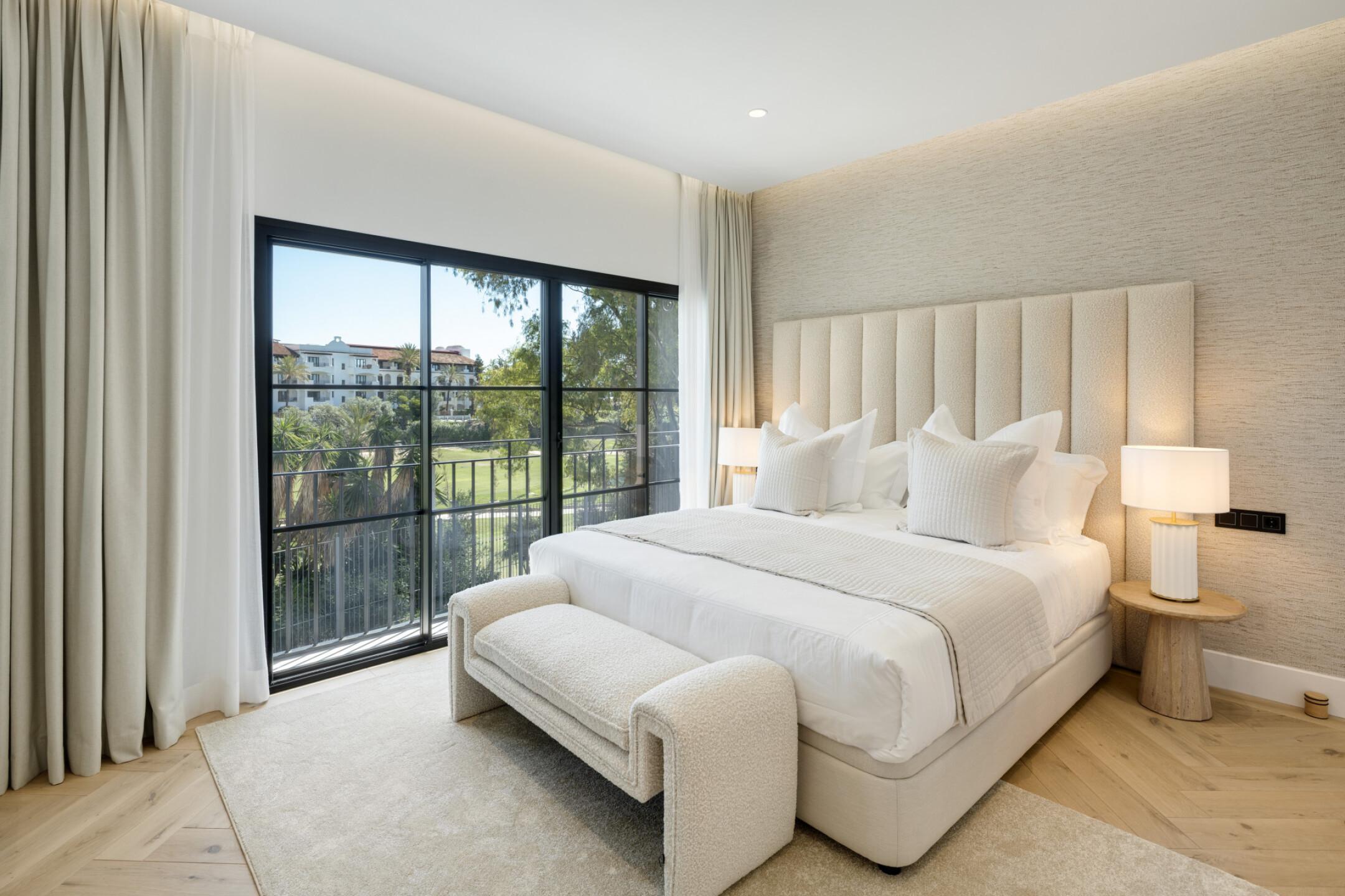 Private garden surrounding new-build villa, La Quinta, Benahavis