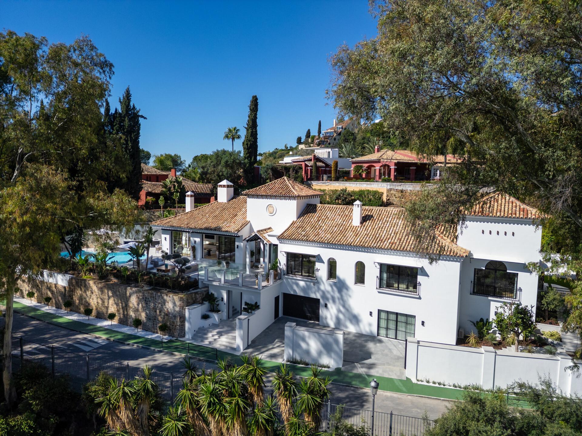 Aerial view showing 1,259m2 plot and villa footprint, La Quinta, Benahavis