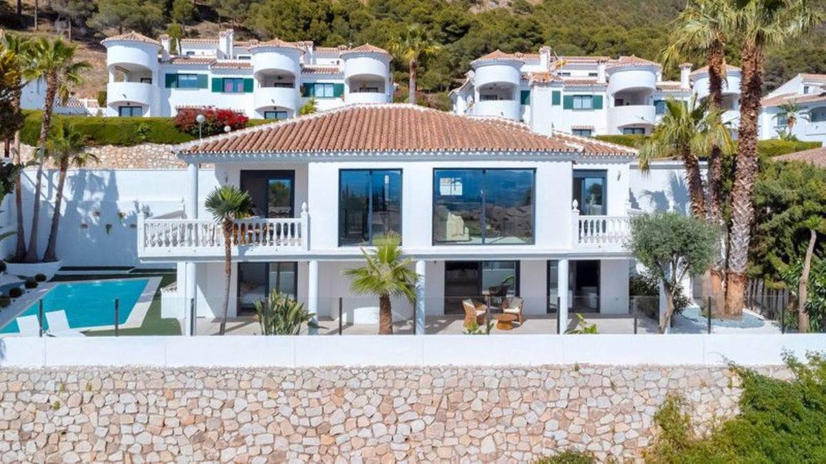 Front entrance door and porch, villa in Riviera del Sol, Mijas
