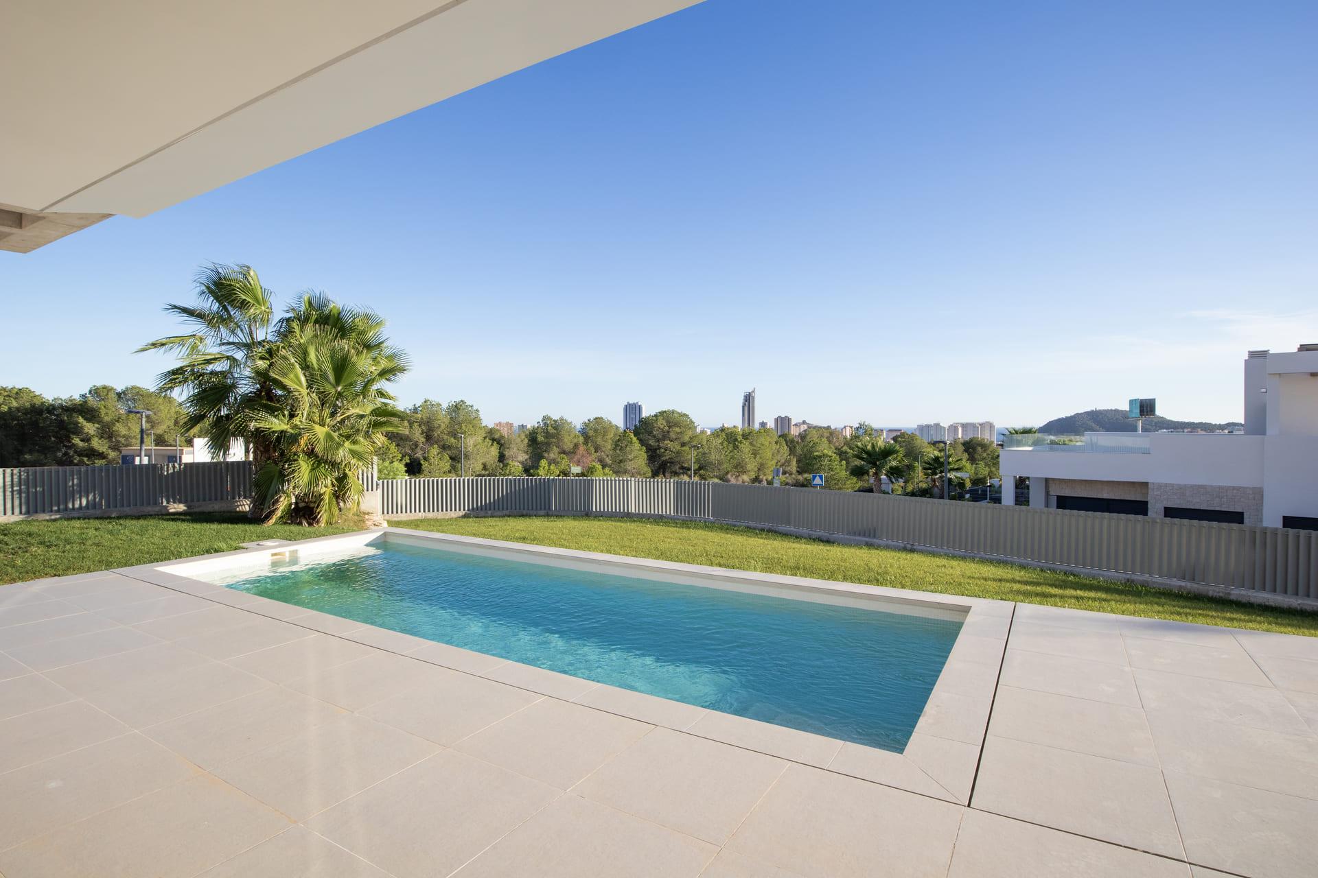 Rear garden and 350m2 plot of new-build villa in Finestrat Hills, Finestrat