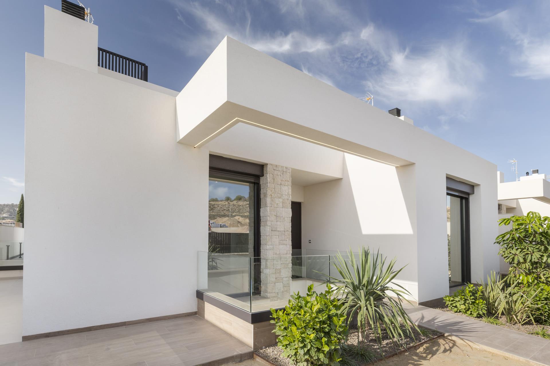 Landscaped boundary of 528m2 plot, new-build villa, Algorfa
