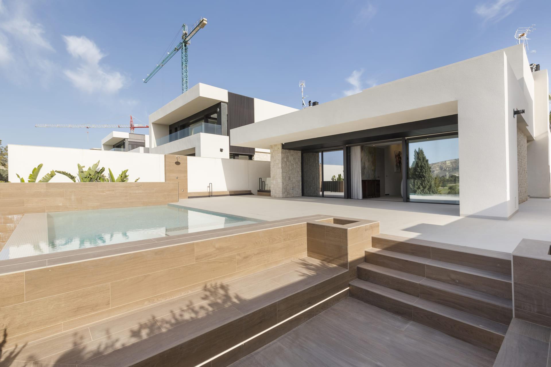 Full plot overview of new-build villa on 528m2, Algorfa