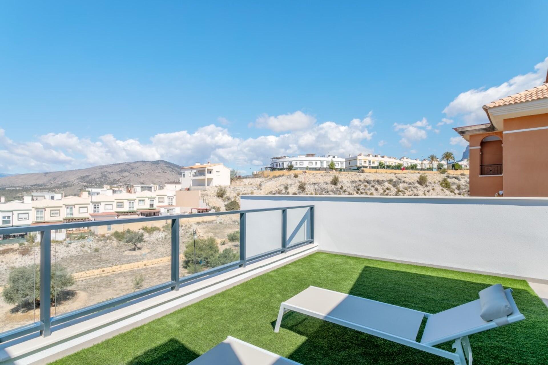 Front elevation of 4-bedroom new-build villa in Balcón de Finestrat, Finestrat