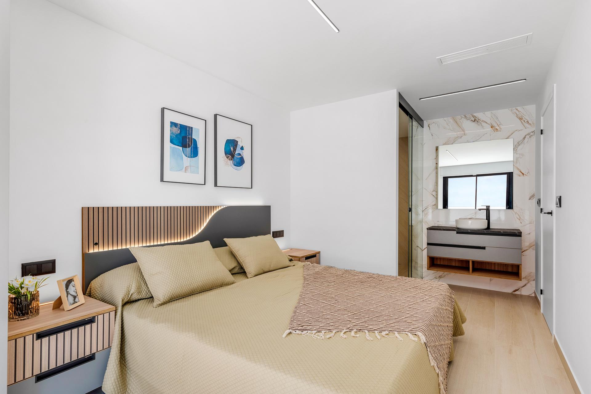 Second bathroom in 2-bedroom penthouse, El Raso