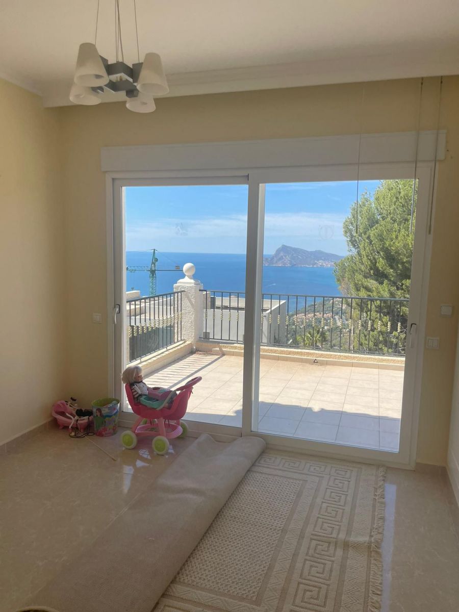 Second bedroom with window in new-build villa, Zona de Mascarat, Altea