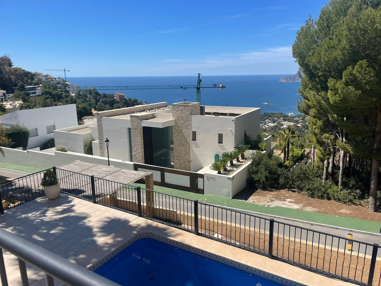 Open-plan living and dining area in 3-bedroom villa, Zona de Mascarat, Altea