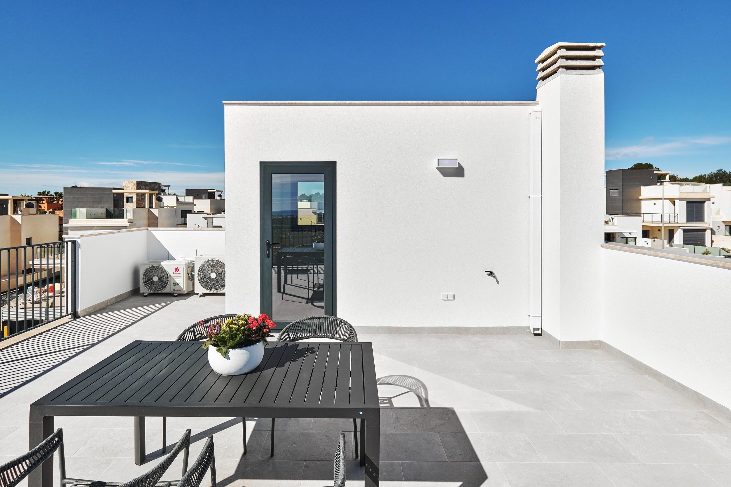 Bathroom with shower in 3-bedroom villa, Bellavista, San Miguel De Salinas