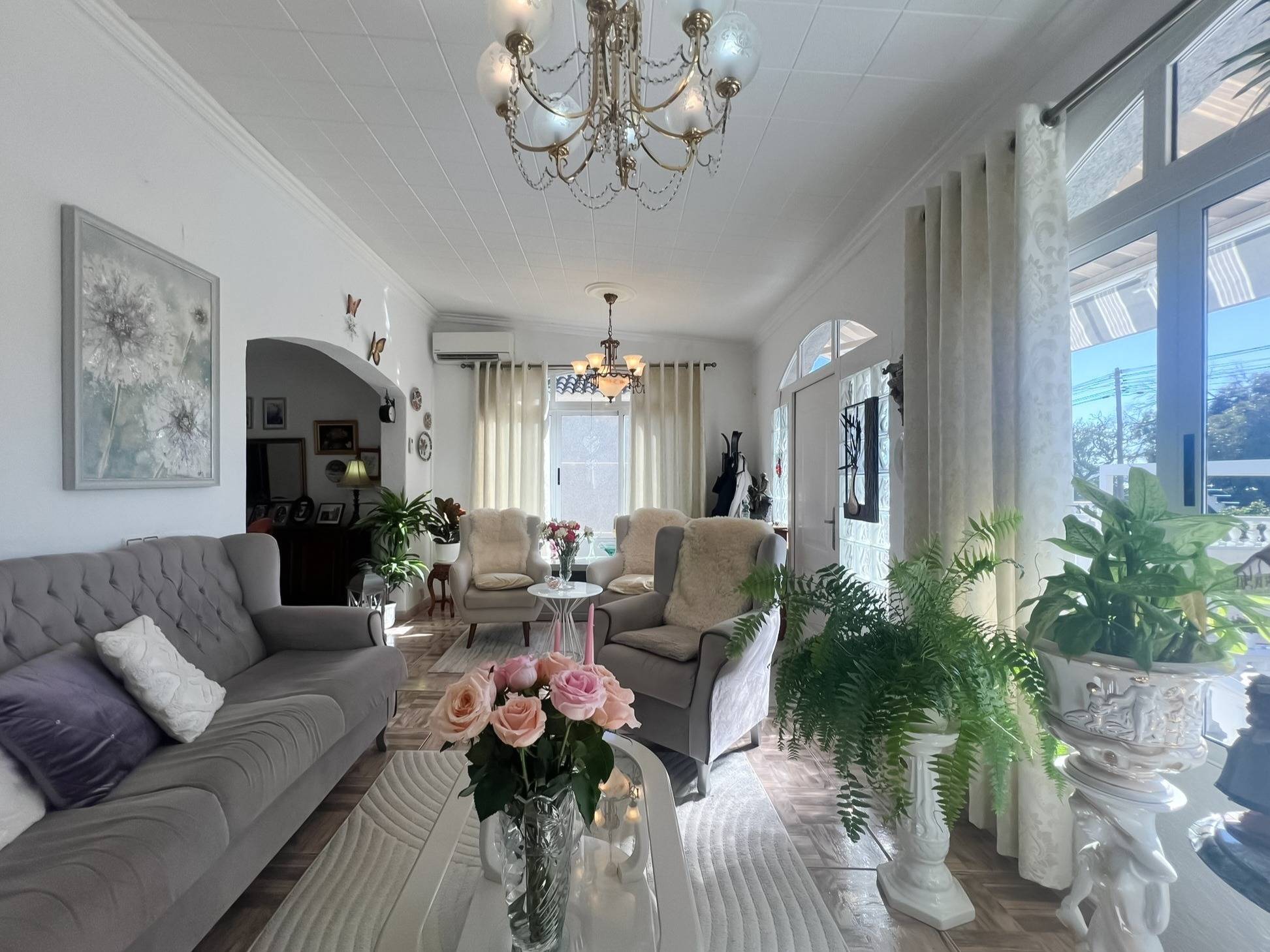Interior room showing wall and floor finishes in villa, La Siesta, Torrevieja
