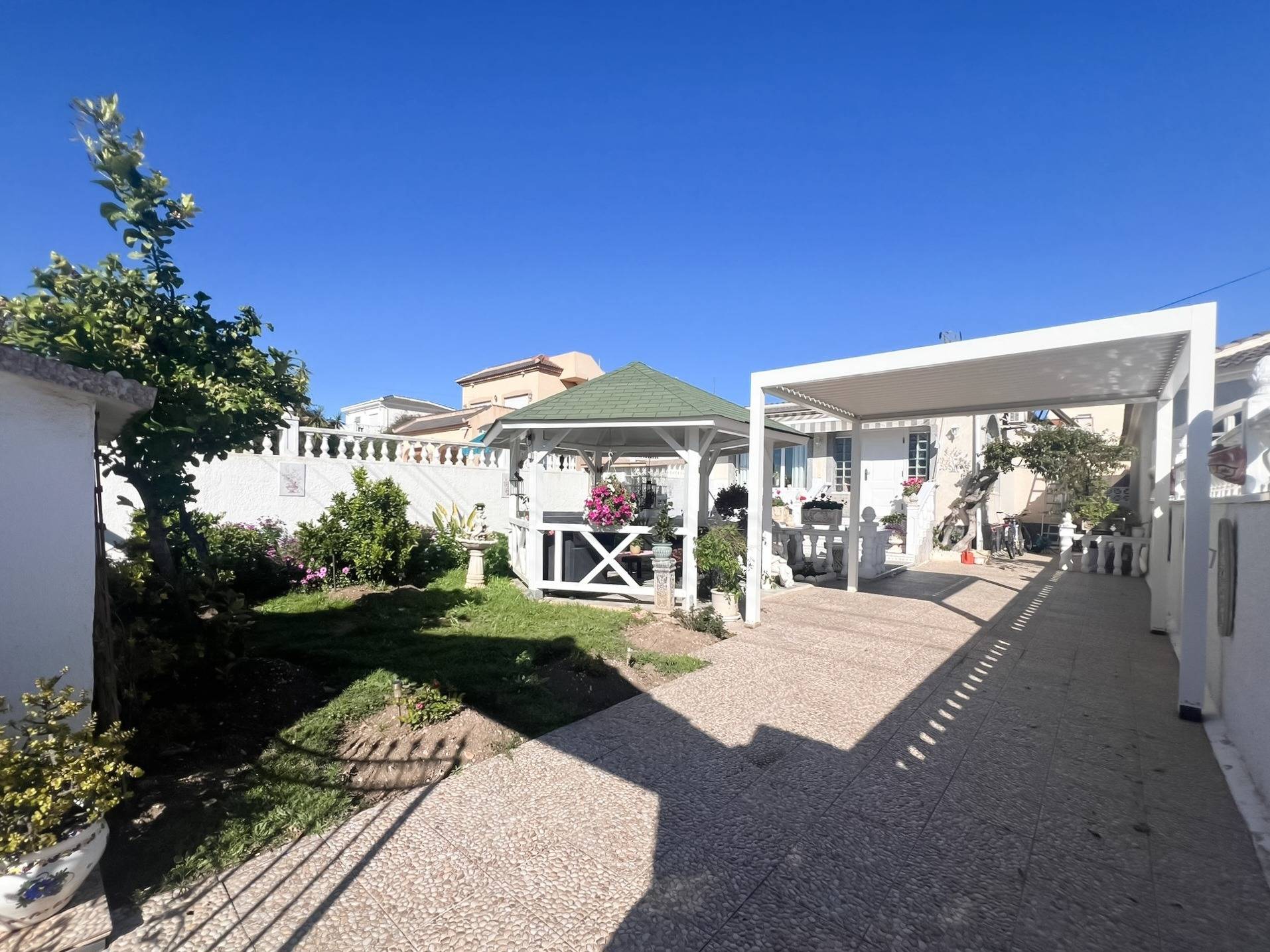 Third bedroom with window in villa, La Siesta, Torrevieja