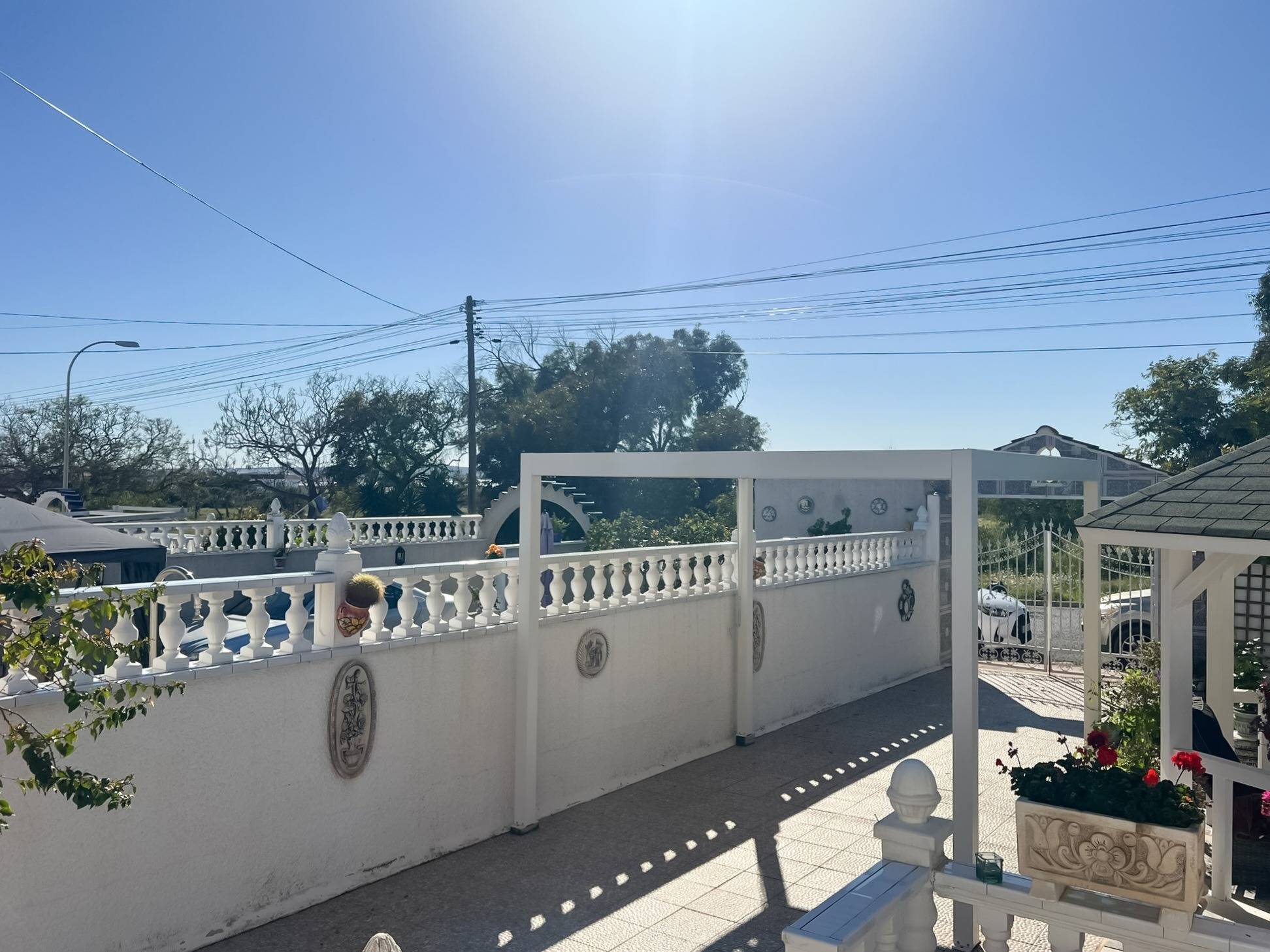 Exterior boundary path alongside villa in La Siesta, Torrevieja