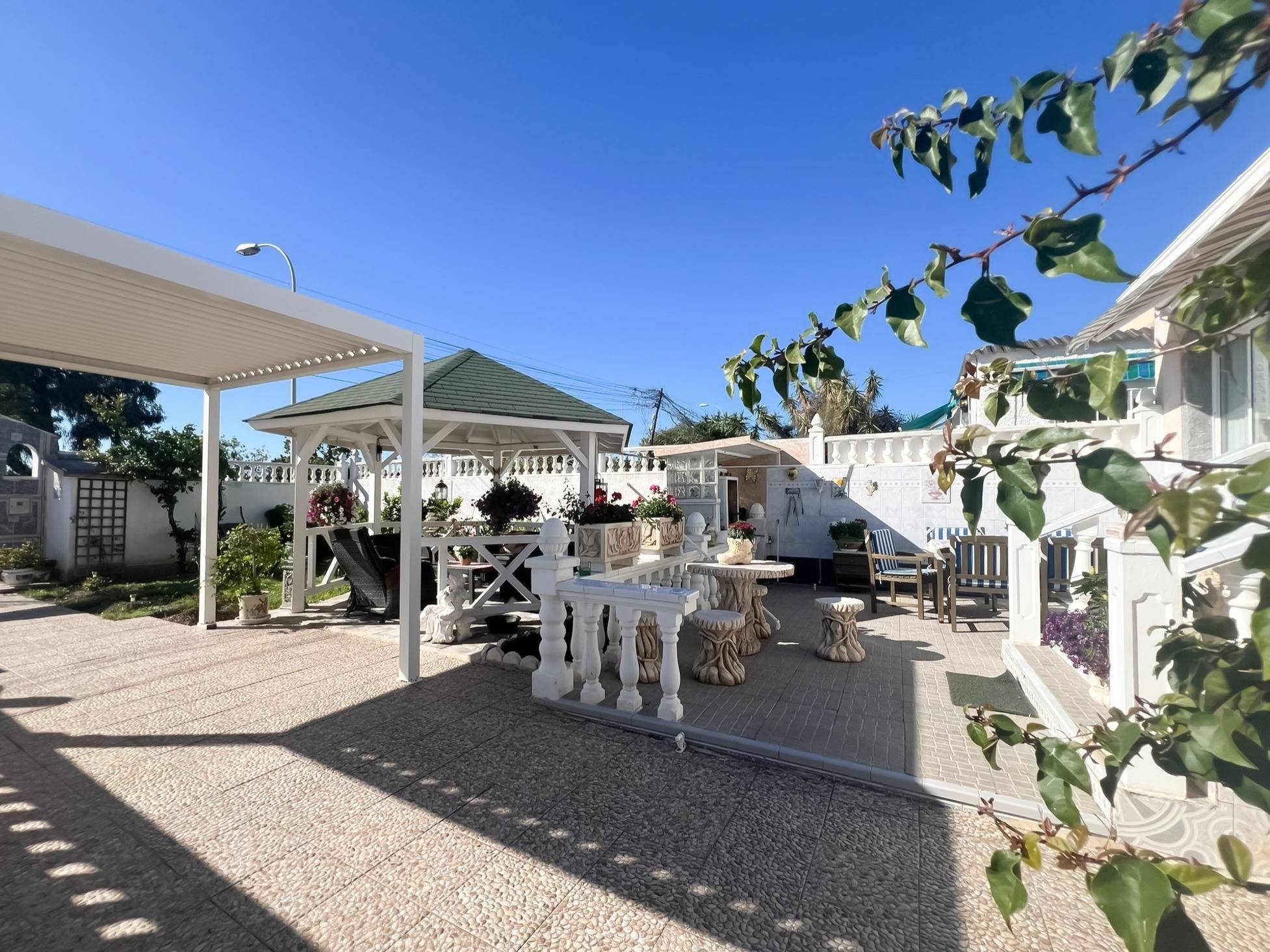 Street-level view of villa plot and surroundings, La Siesta, Torrevieja