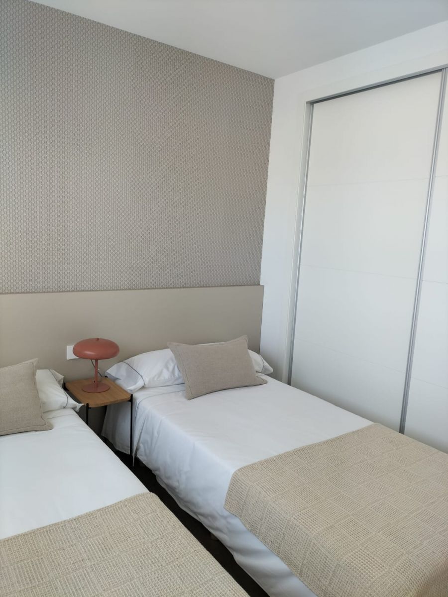 Second bedroom in 2-bedroom apartment, Desamparados-Hurchillo-Torremendo, Orihuela