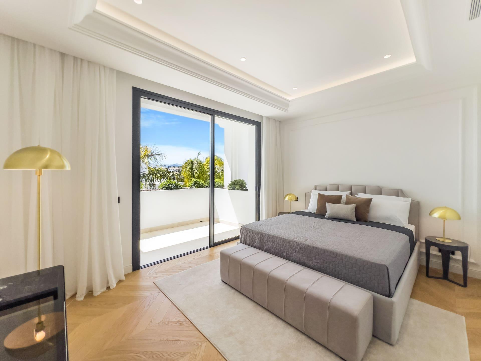 Solarium level with space for sun loungers, 6-bedroom villa, Las Lomas de Río Verde, Marbella
