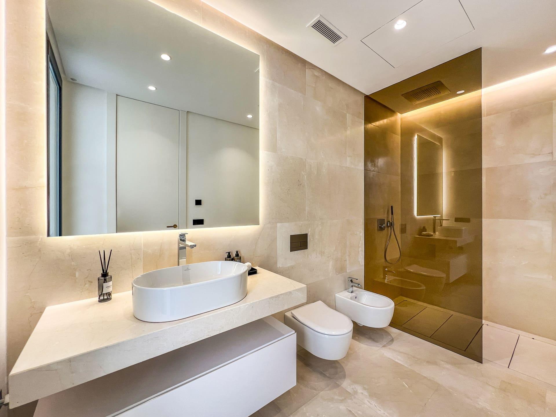 Private pool and surrounding terrace, 6-bedroom villa, Las Lomas de Río Verde, Marbella
