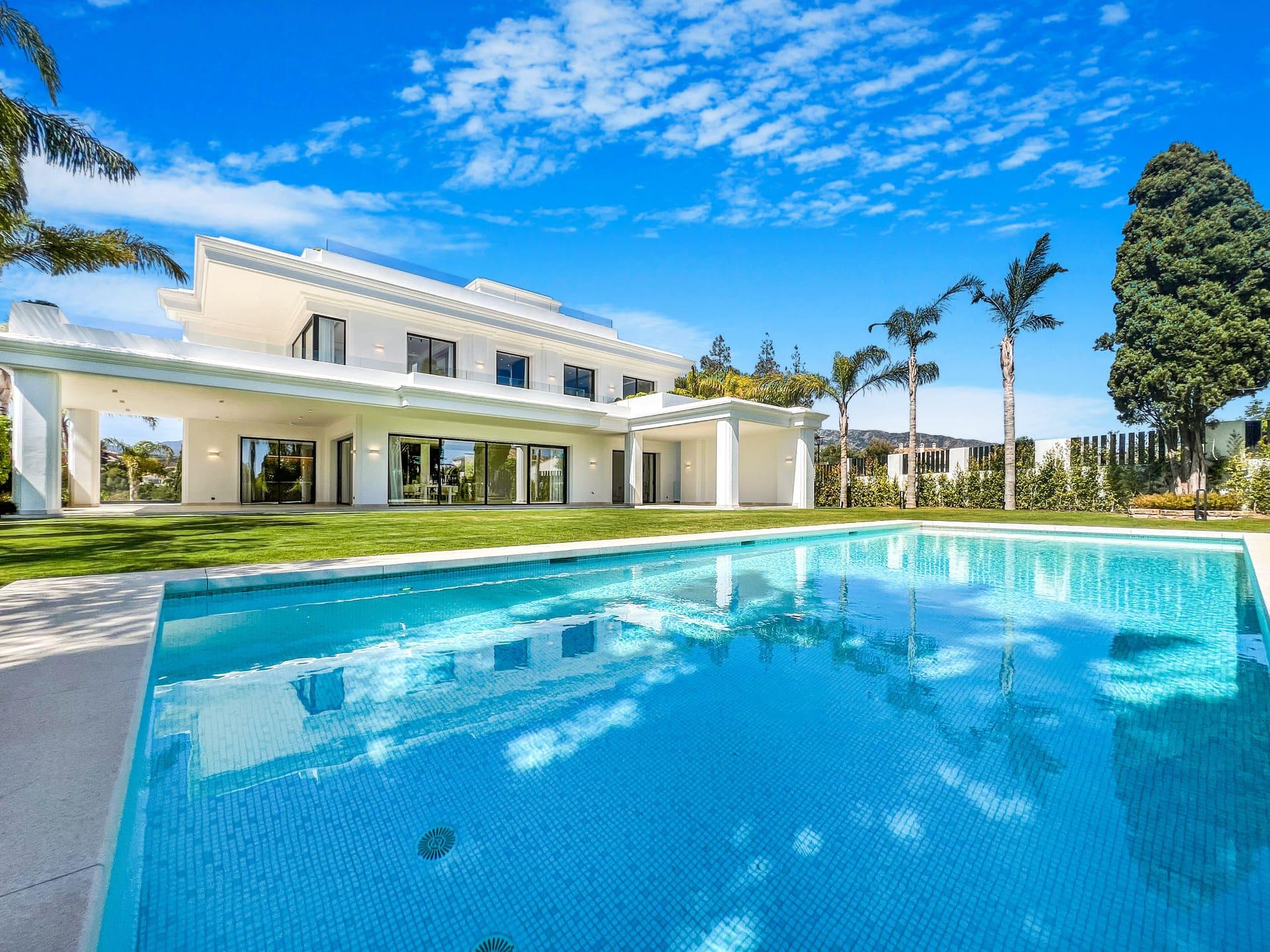 Corner elevation of 6-bedroom new-build villa, Las Lomas de Río Verde, Marbella