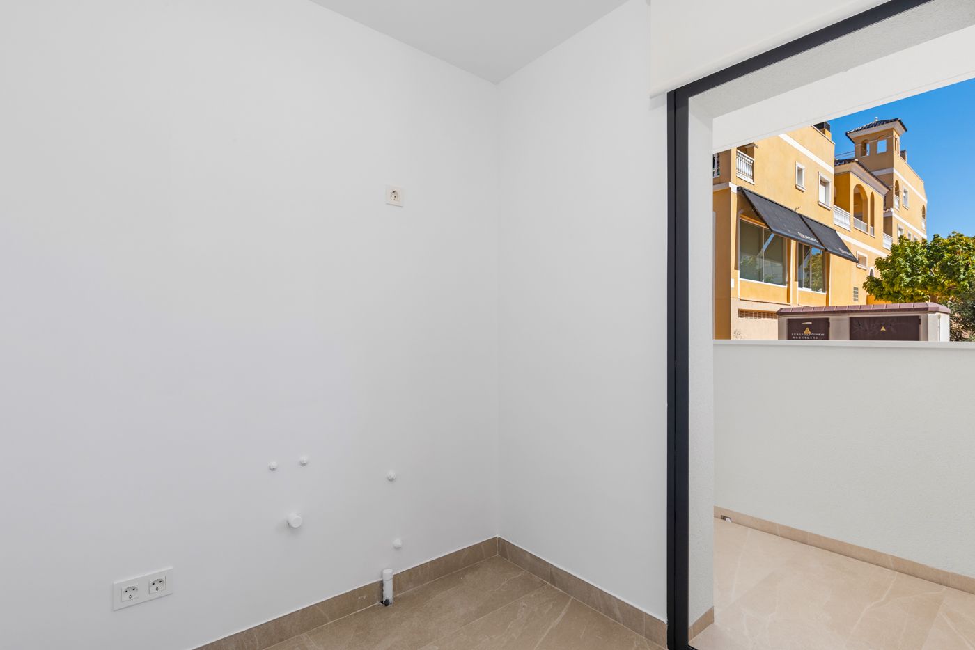 Entrance hallway of 2-bedroom apartment, Pueblo 4, Benijofar