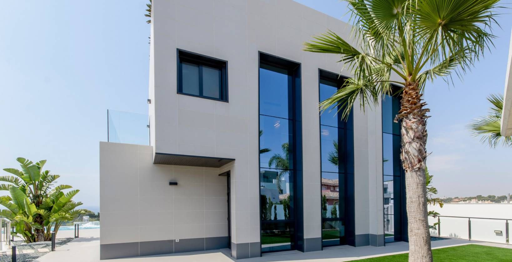 Bathroom with walk-in shower in 3-bathroom villa, Campoamor