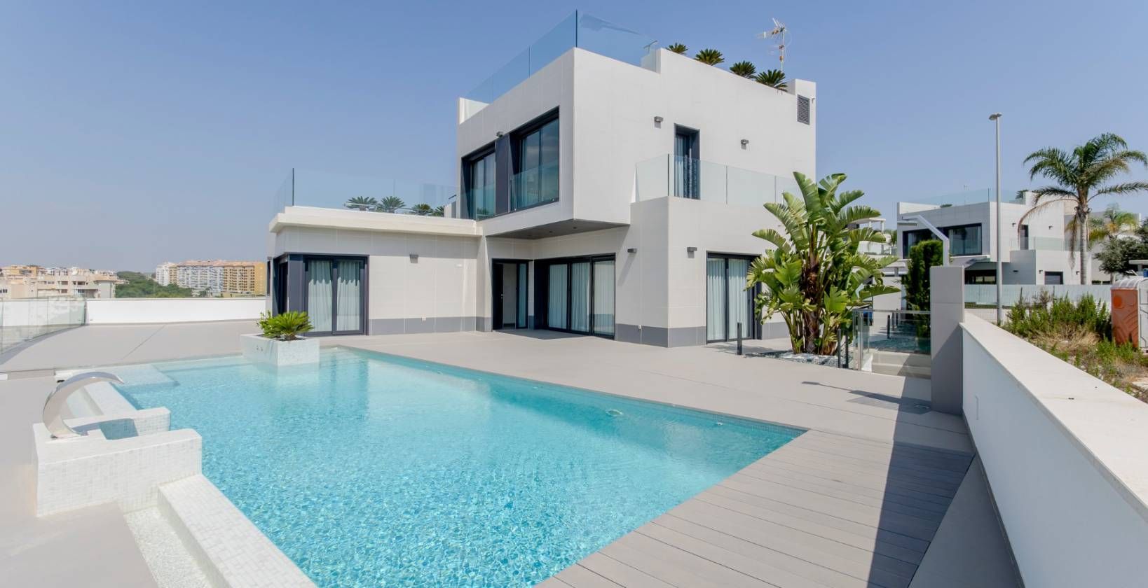 Kitchen worktops and fitted units in 319m2 villa, Campoamor