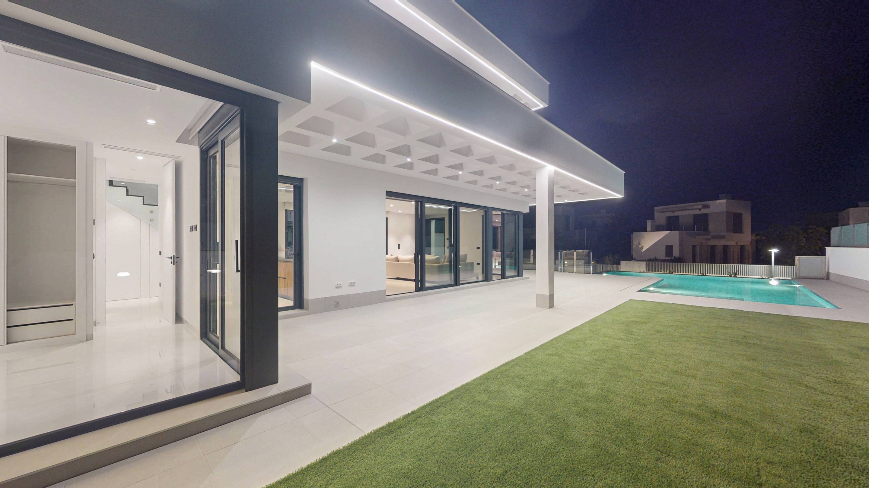 Street-facing elevation of 3-bedroom new-build villa, Finestrat Hills