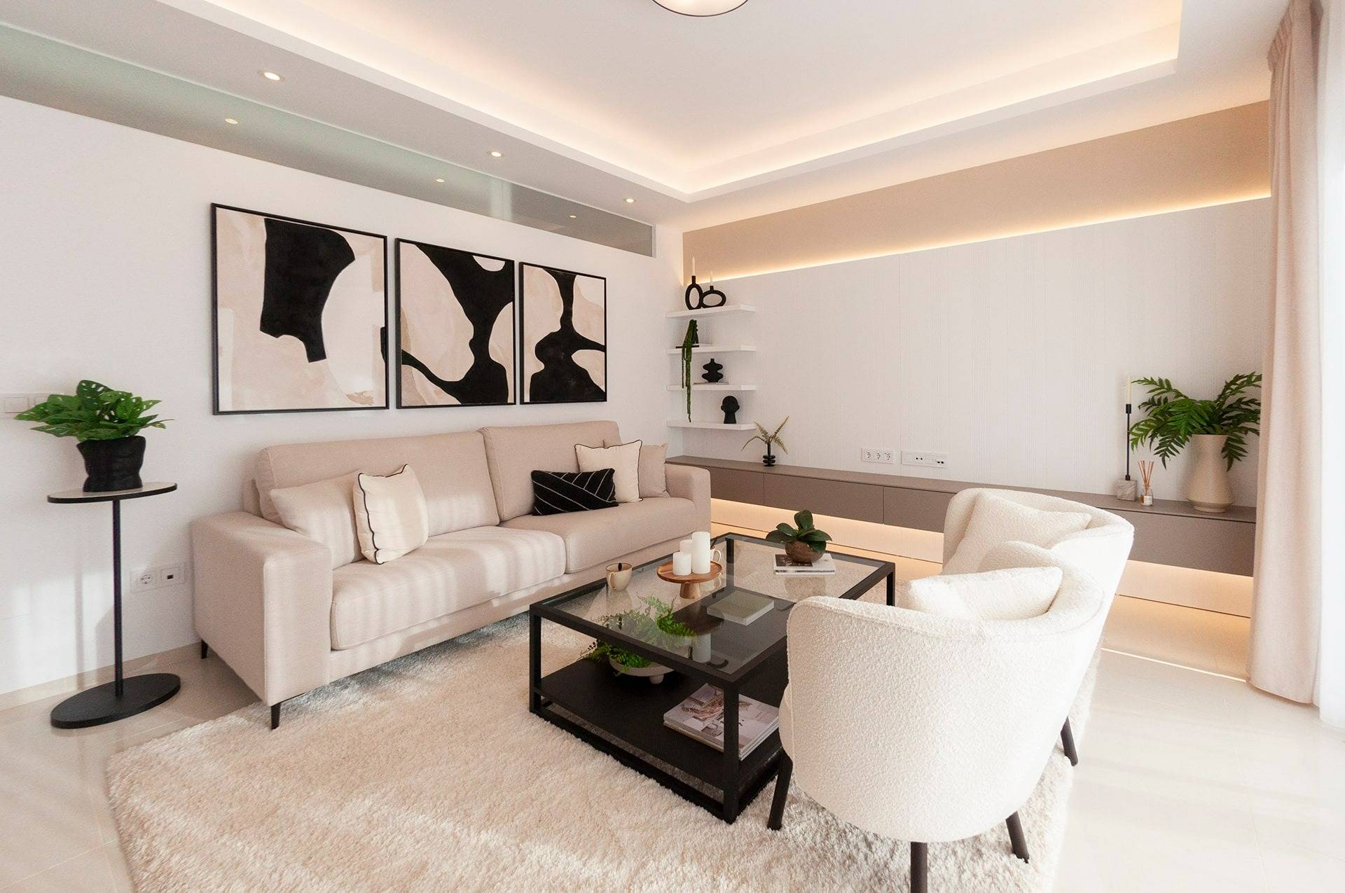 Terrace or patio area of ground-floor apartment, Pueblo Bravo