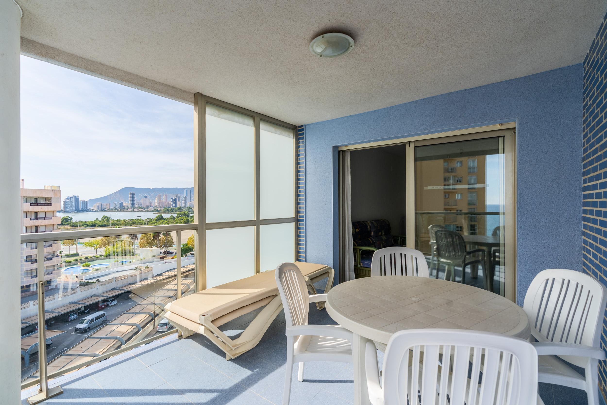 Open-plan interior of 3-bedroom penthouse in Playa de Fossa-Levante, Calpe
