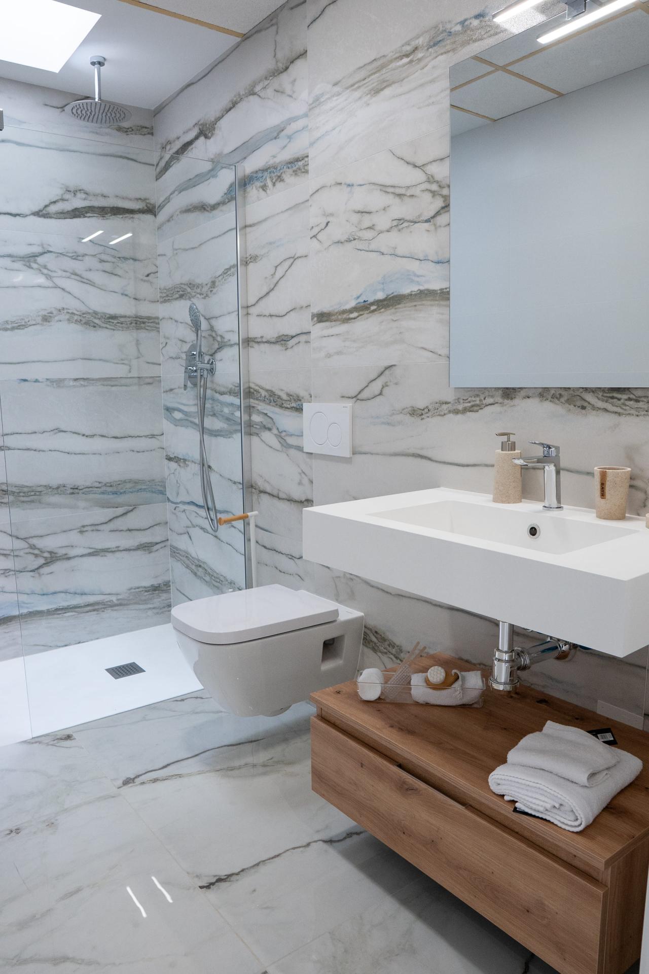 Second bathroom in 3-bedroom new-build villa, Lo Marabú, Rojales