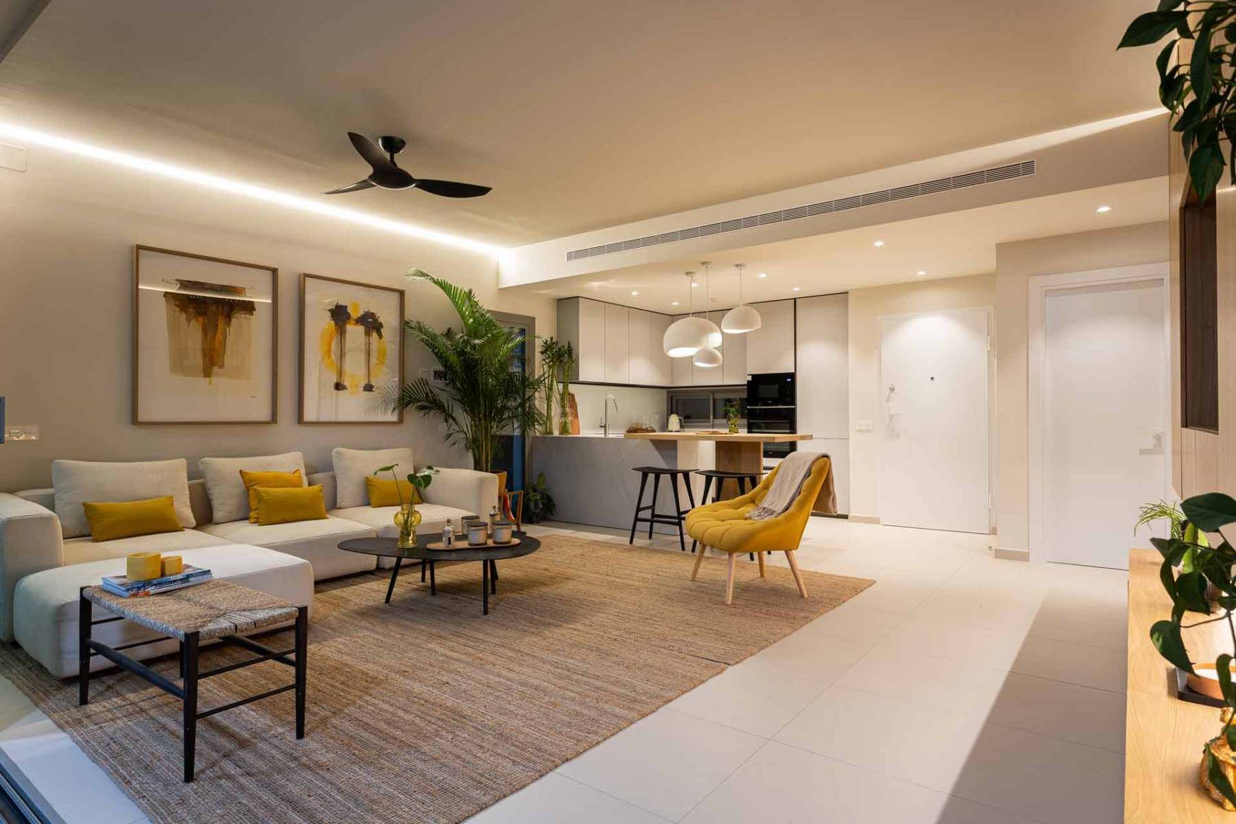 Garden and plot surrounding ground-floor new-build villa, El Higuerón