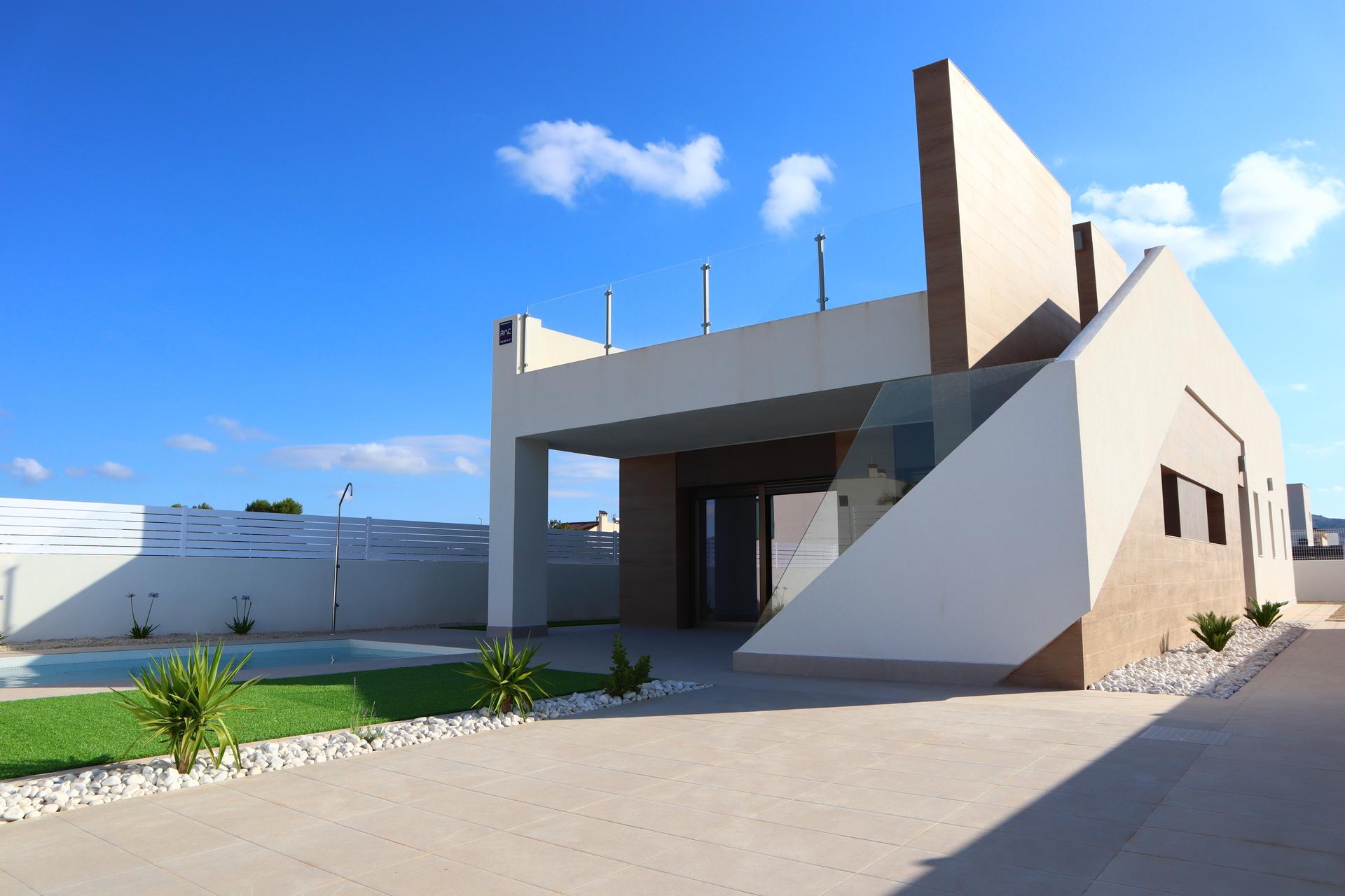 Villa for sale in Pedanías Oeste, Aspe - exterior view of new-build property with plot