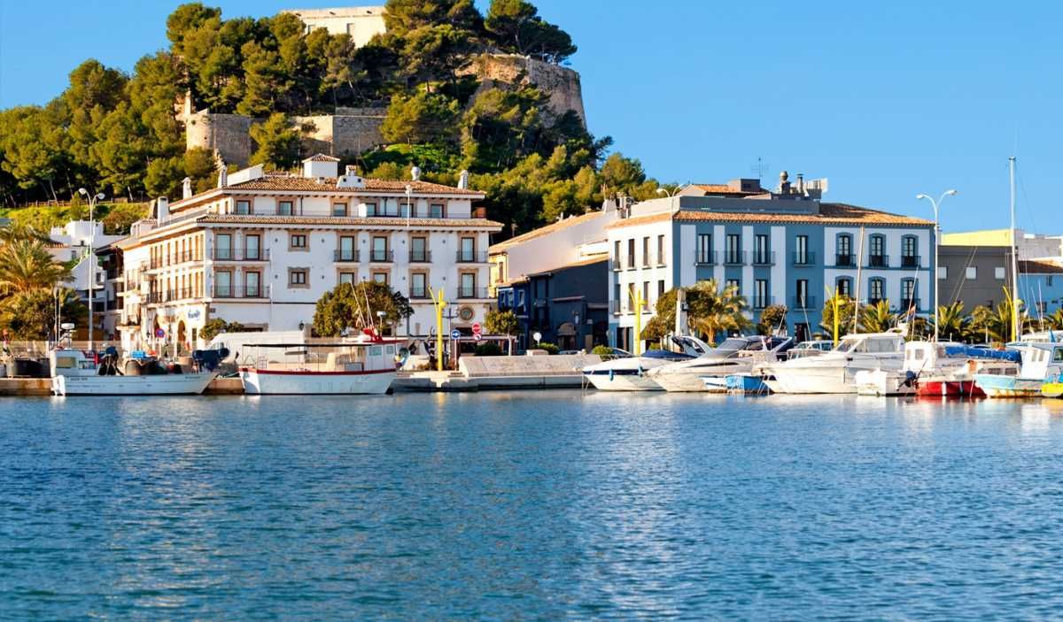 Communal pool shared within new-build development, Tossal Gros, Denia