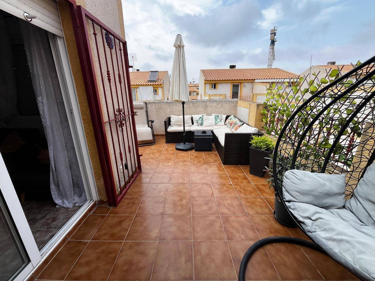 Street-level view outside residential complex, Centro, Torrevieja