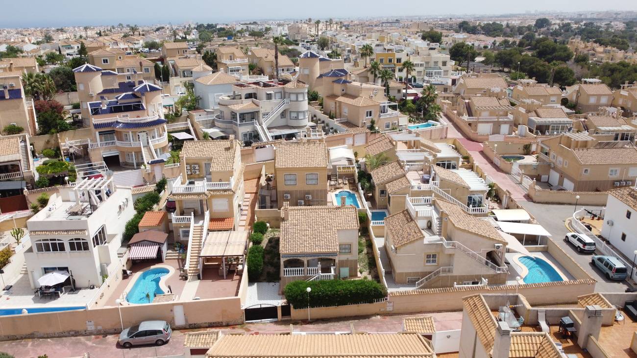 Local street view near duplex, Centro, Torrevieja