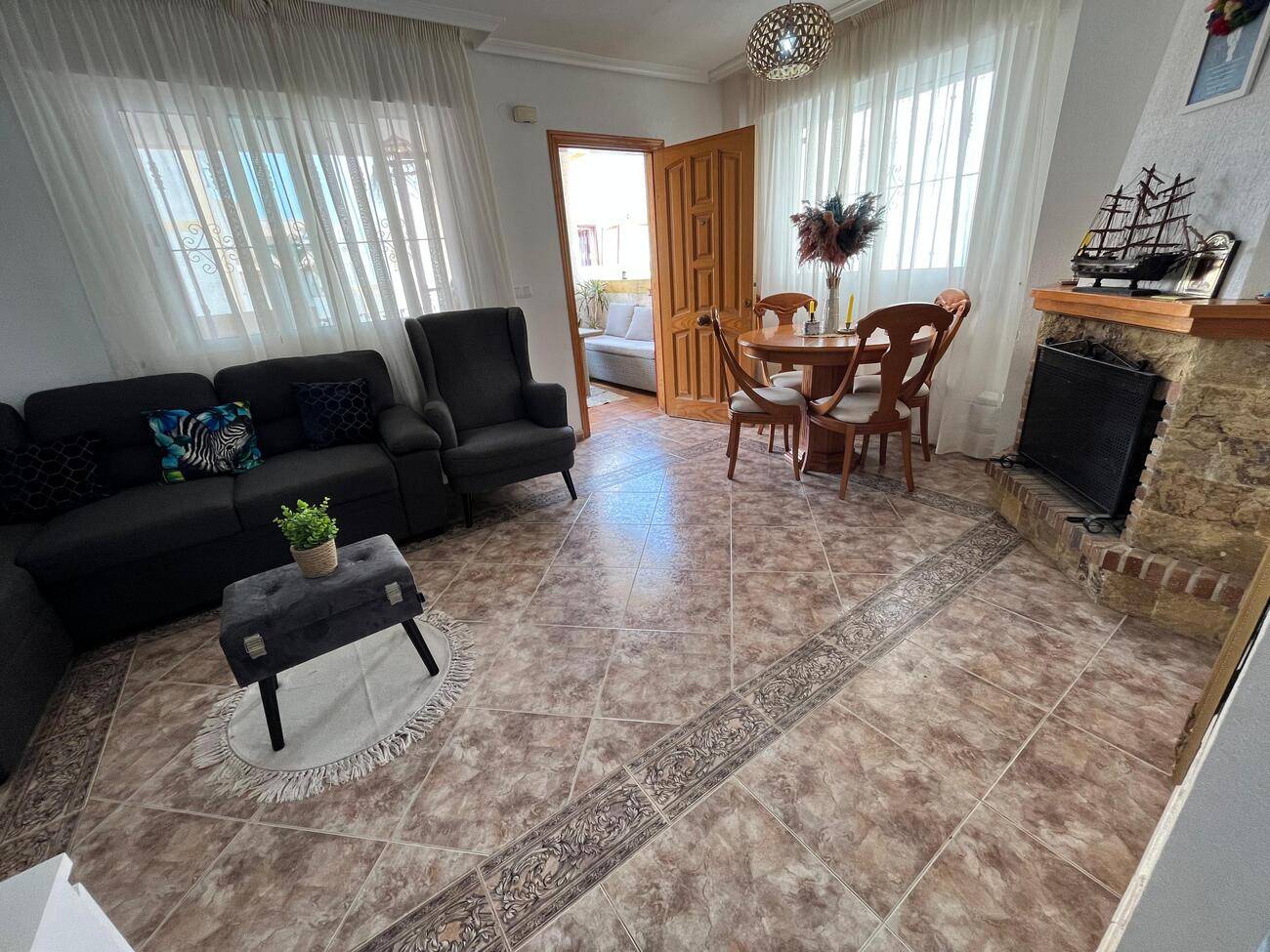 Open-plan living area with furnishings in duplex, Centro, Torrevieja