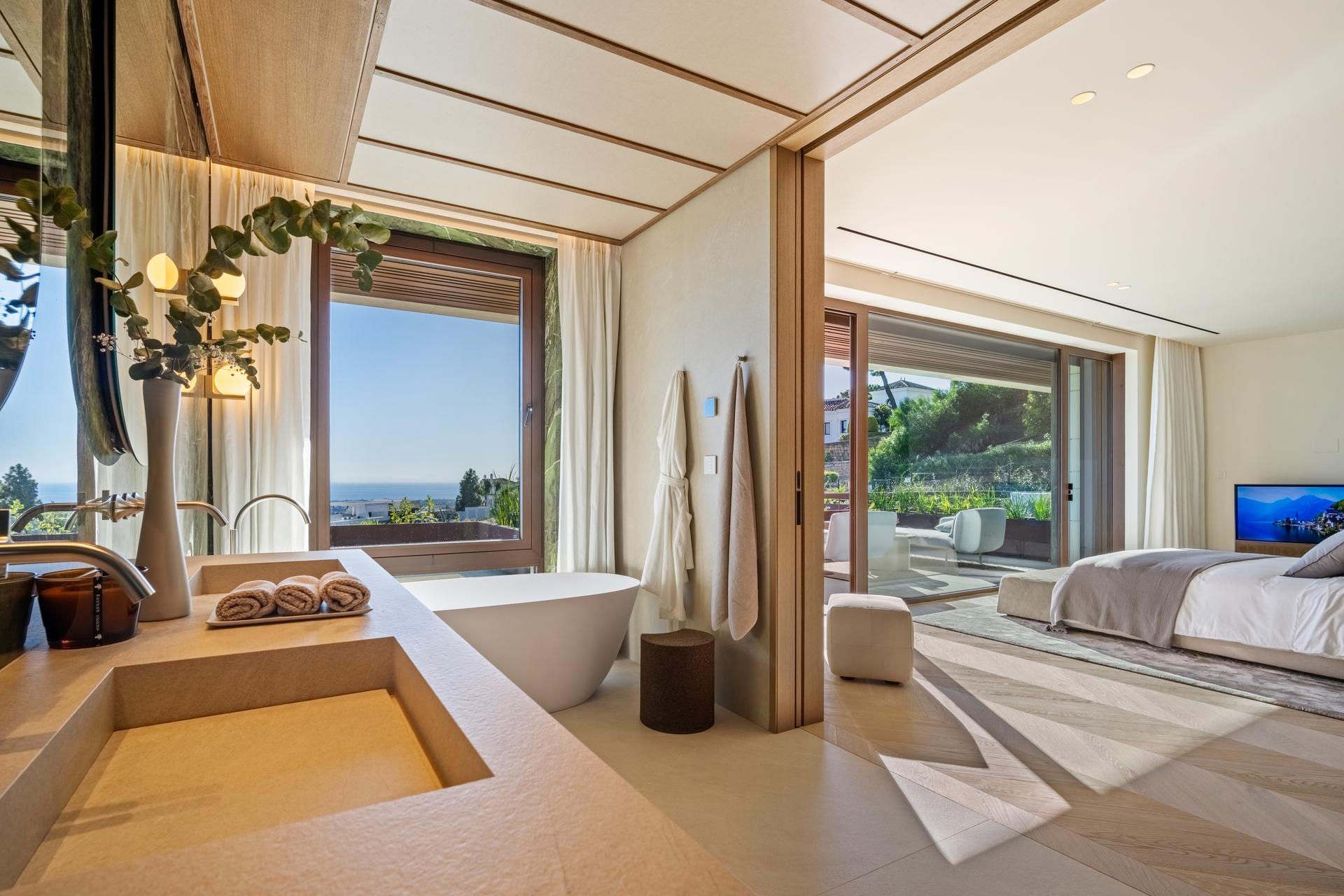 Landscaped garden on 870m2 plot in new-build villa, La Quinta, Benahavis